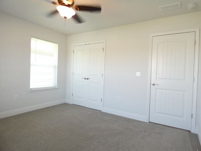 Building Photo - Spacious Home - Ashley Place