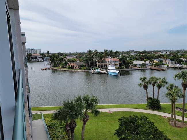 Building Photo - 8041 Sailboat Key Blvd S