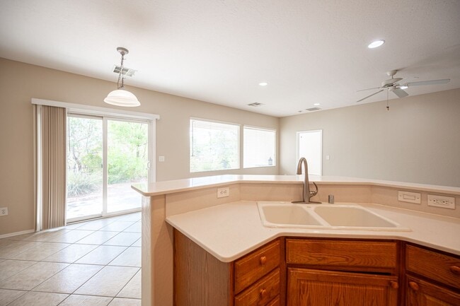 Building Photo - Beautiful single story home (55+). 3 Bed 2...