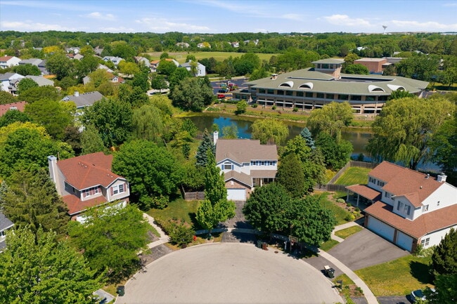 Building Photo - Stunning Mundelein Home on a Quiet Cul-de-Sac with Pond Views