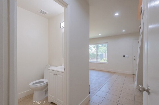 Building Photo - 857 Windwood Dr