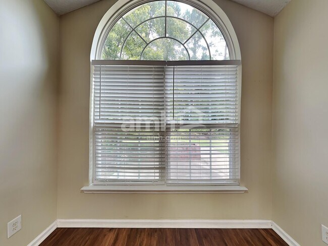 Building Photo - 260 Pampas Dr