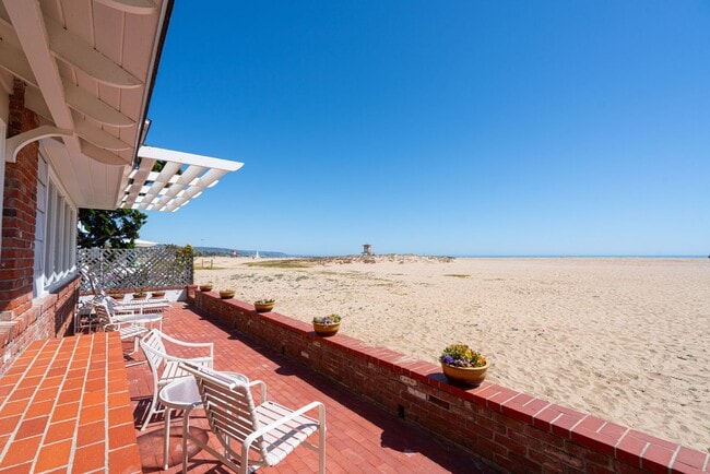 Building Photo - Winter Lease in Exclusive Peninsula Point ...