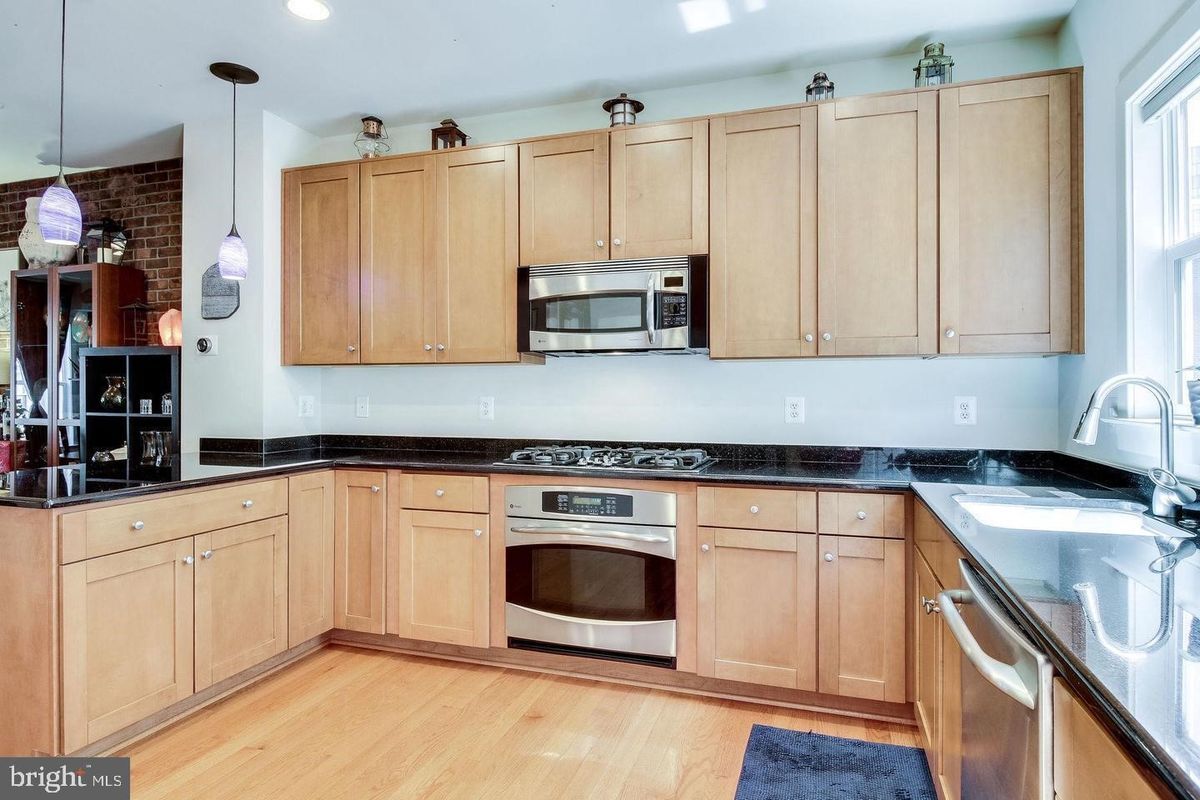 Building Photo - 12163 Waveland St