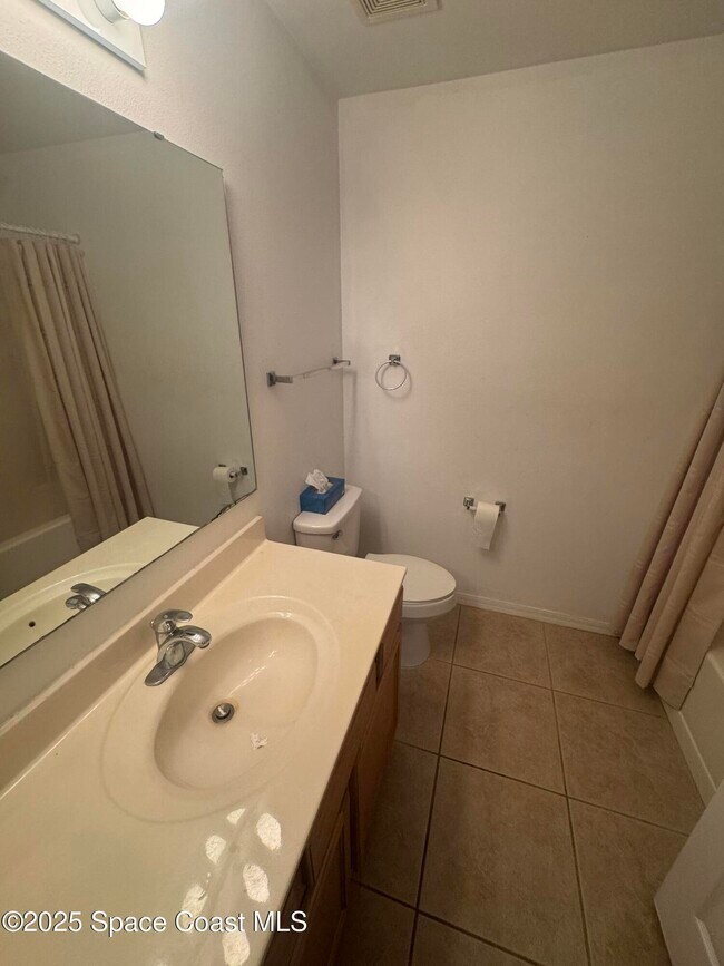 Building Photo - 2129 Redwood Cir