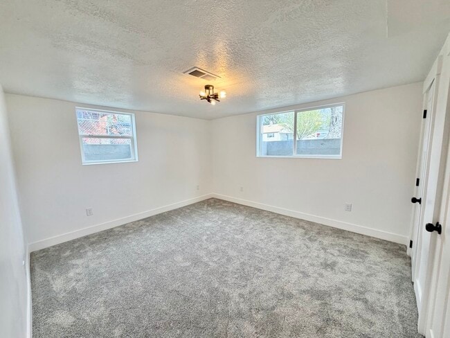 Building Photo - 651 N 800 W St