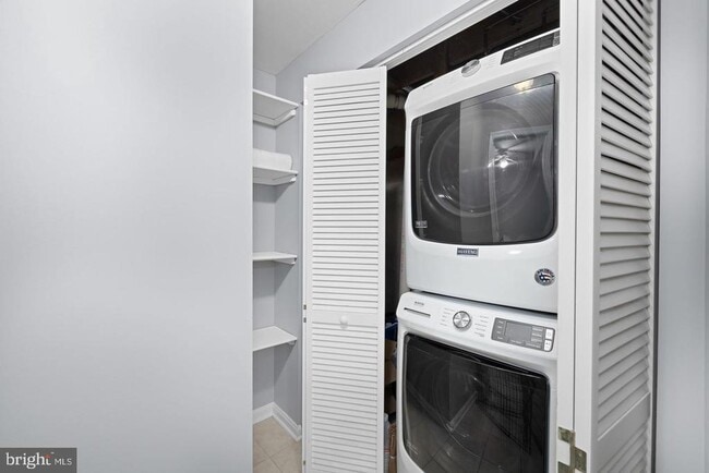 Building Photo - 43861 Laburnum Square