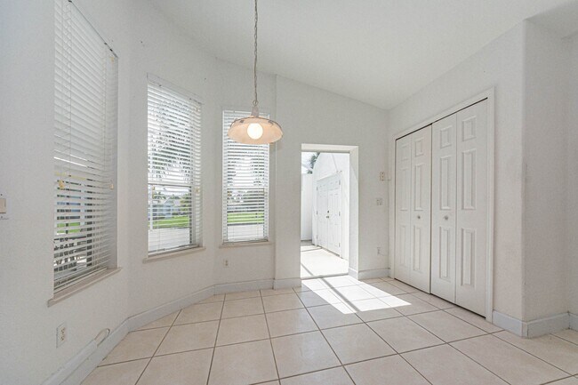 Building Photo - 1700 Aynsley Way