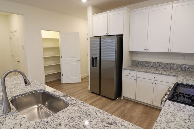 Building Photo - 6862 Ronaldinho Dr