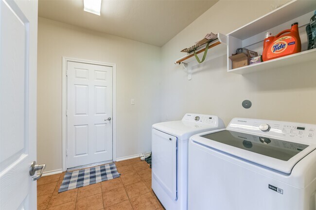 Building Photo - 5418 Lilac Grove Ln