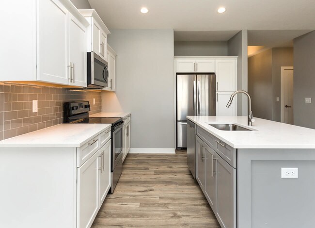 kitchen - 615 SE Tallgrass Ln