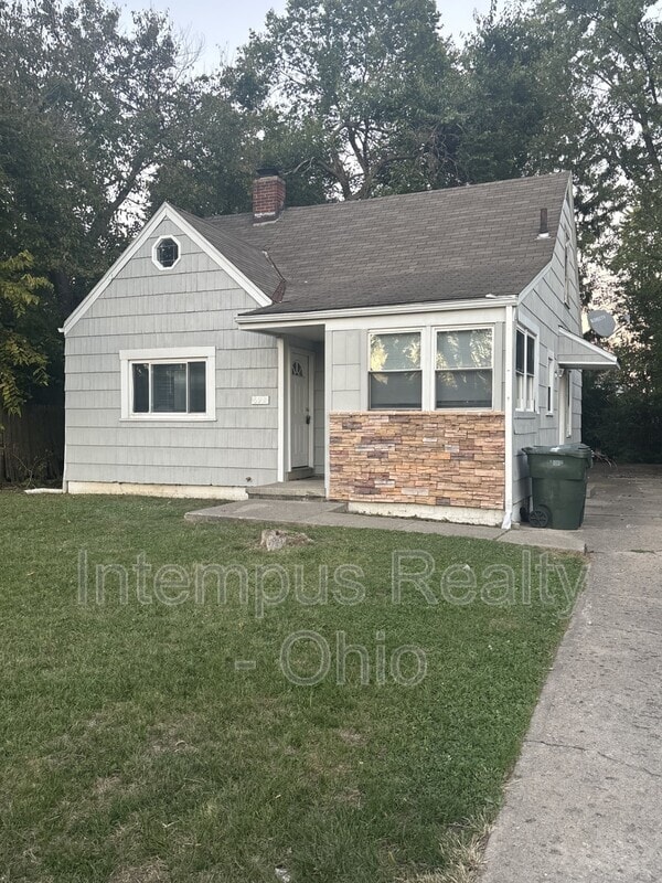 Building Photo - 692 S Wheatland Ave