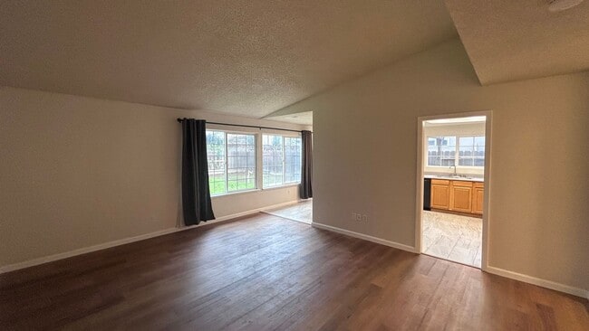 Building Photo - 1917 Coral Oak Ct