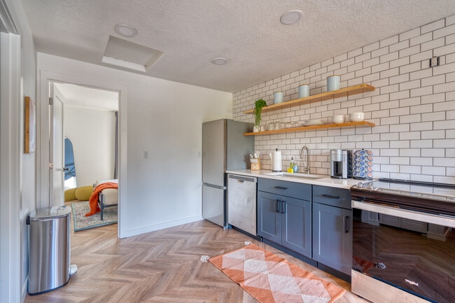 Building Photo - 5222 SE Holgate Blvd