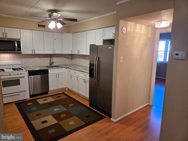 Building Photo - 809 Red Lion Rd