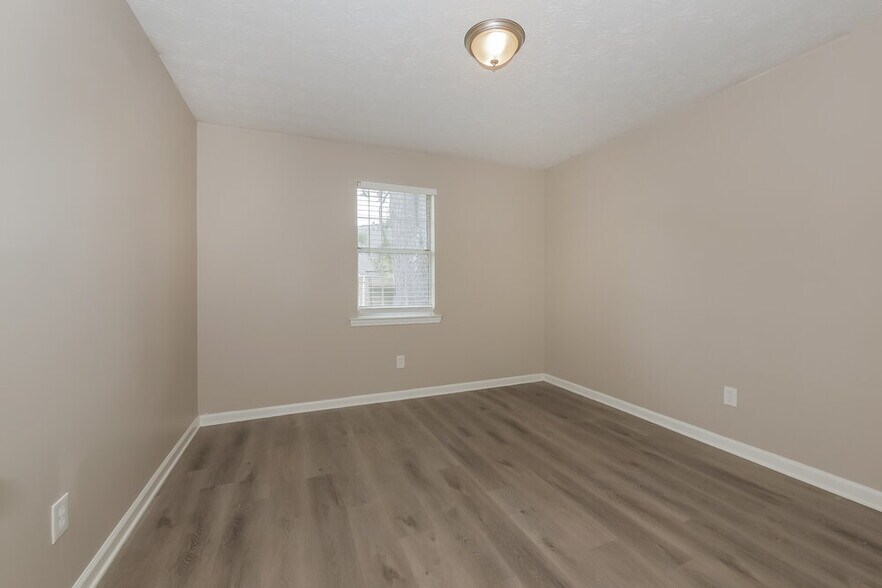 Building Photo - 2081 Wedgewood Dr