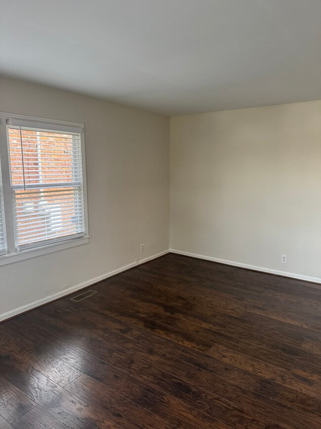 Building Photo - 2909 Clifton Ave