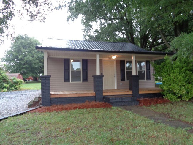 Building Photo - 212 Orr St
