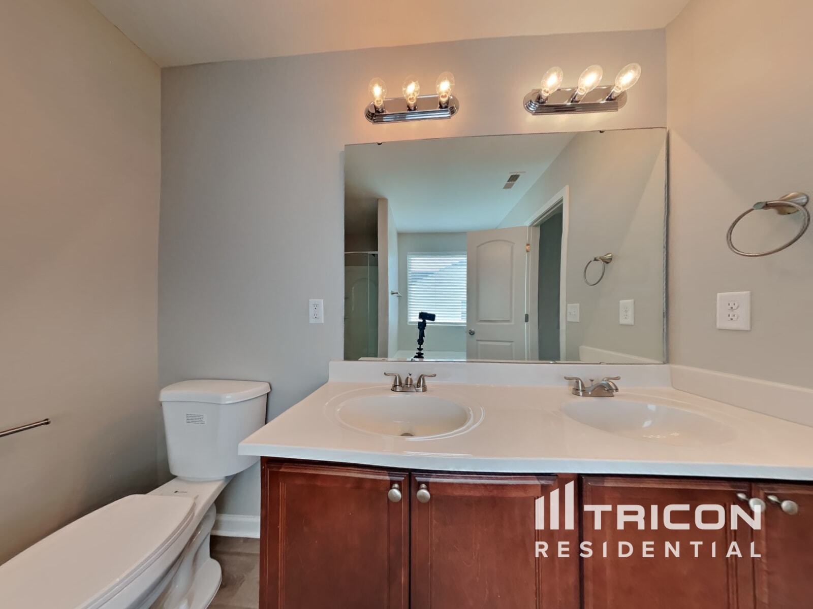 Building Photo - 335 Thistle Downs Dr