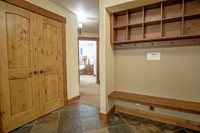 Building Photo - 2905 Mountaineer Cir