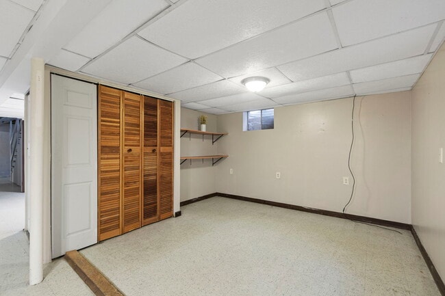 Building Photo - 933 Ridge Ave