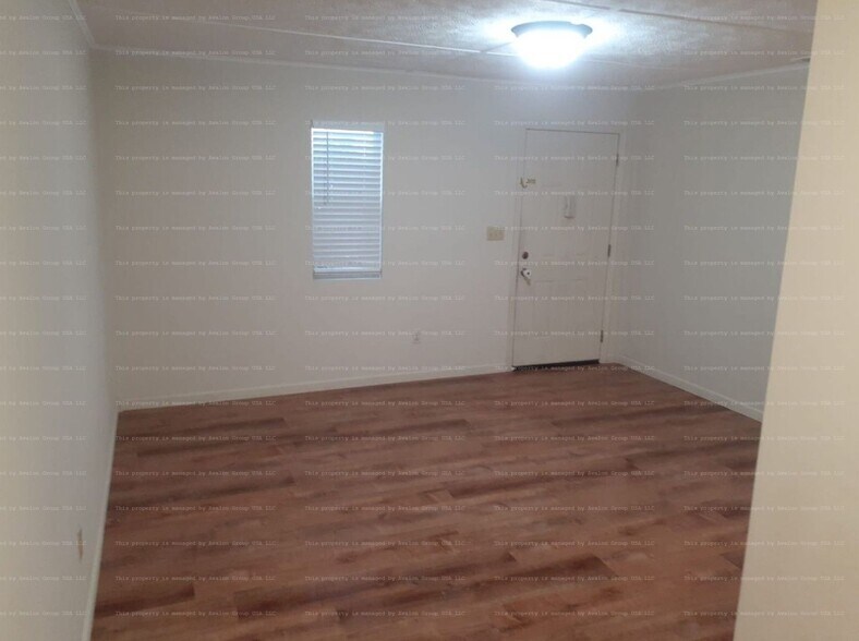 Building Photo - 306 Celery Ave S