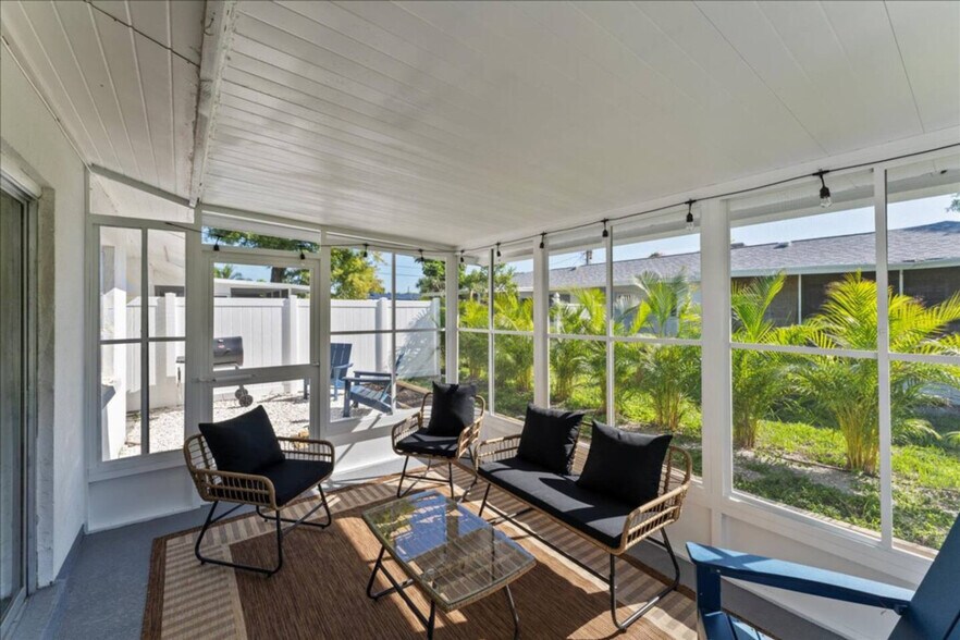 Building Photo - 113 Base Ave W