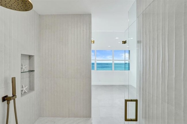 Building Photo - 209 N Fort Lauderdale Beach Blvd