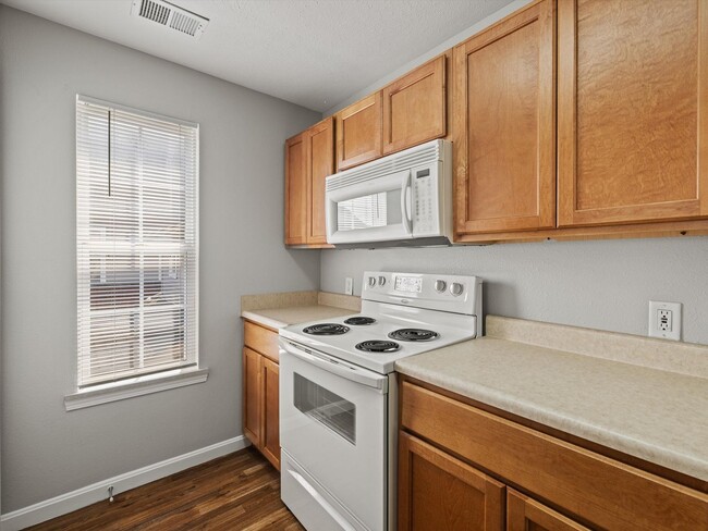 Building Photo - Comfortable 1 Bedroom 1 Bath*********Castl...