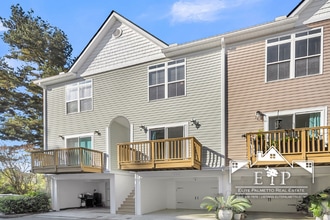Building Photo - Charming Townhouse Near the Heart of Charleston – Comfort & Convenience in One!