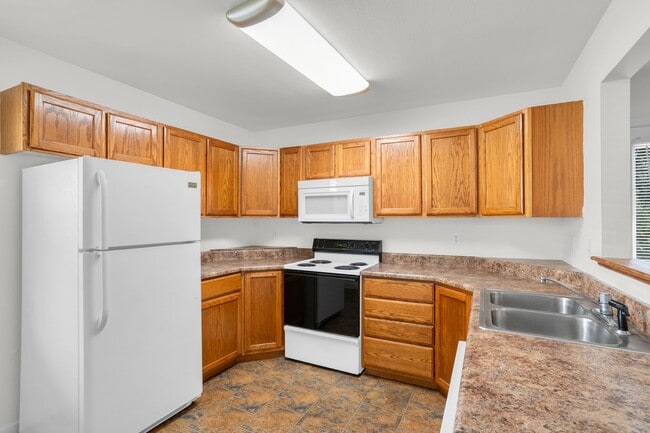 Building Photo - 1704-1706-1706 Juniper Dr