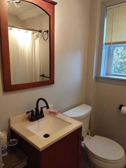 Building Photo - 106 Porpoise Way