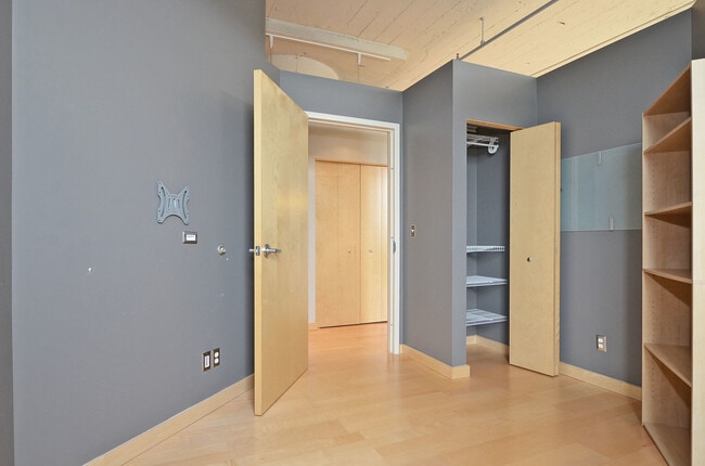 Building Photo - Amazing 2-Bedroom 2-Bathroom Condo with vi...