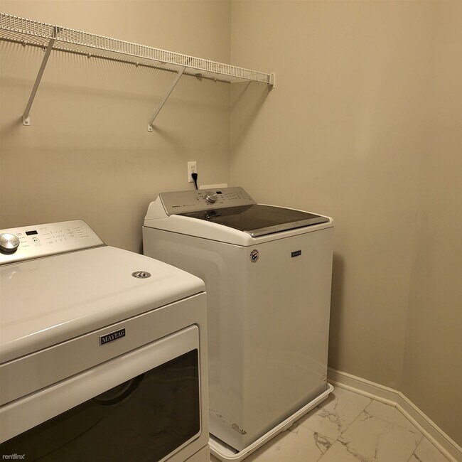 Building Photo - 4 br, 2.5 bath House - 12302 Hillcreek Circle