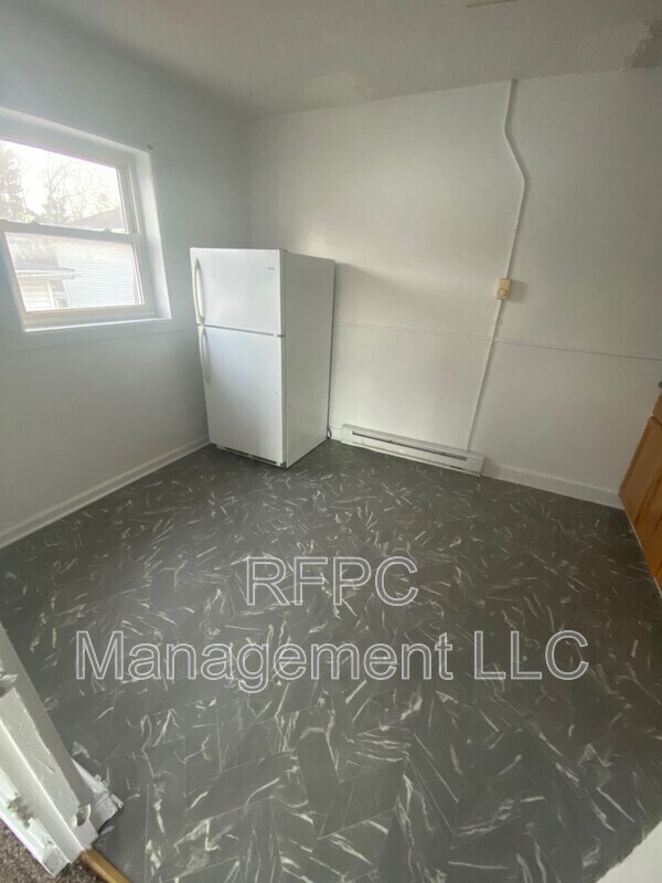 Building Photo - 209 College Ave