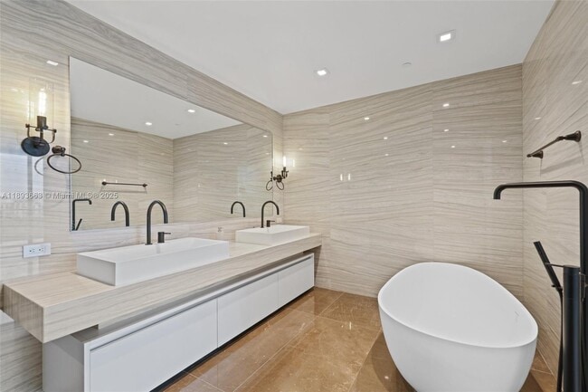 Building Photo - 2200 N Ocean Blvd