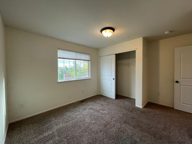 Building Photo - 1472 Skimmer St