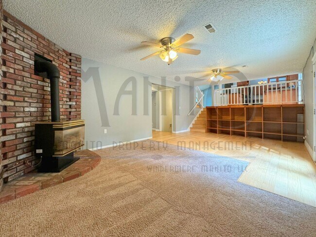 Building Photo - *COMING SOON* Entertainer's Delight - Spra...