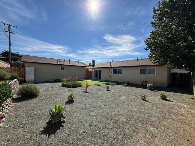 Building Photo - M12150