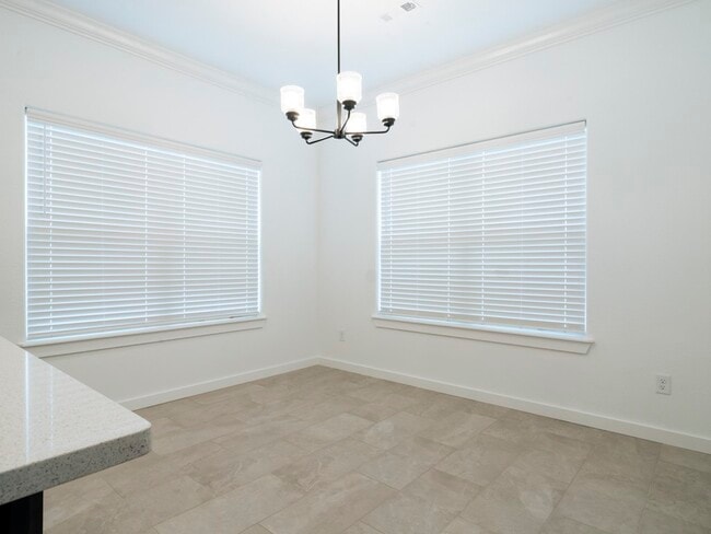 Building Photo - 441 Willow Dr