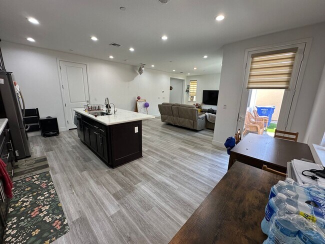 Building Photo - Beautiful 3 Bedroom, 2.5 Bath Mountain House Home.