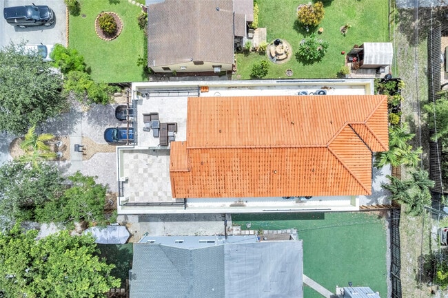 Building Photo - 416 SW 11th St