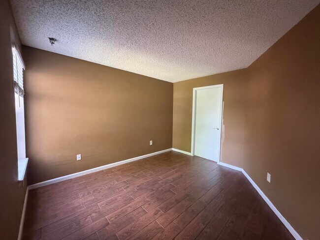 Building Photo - 1165 Crystal Way