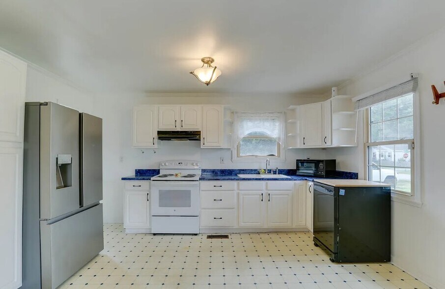 Building Photo - 39 Appomattox Ave