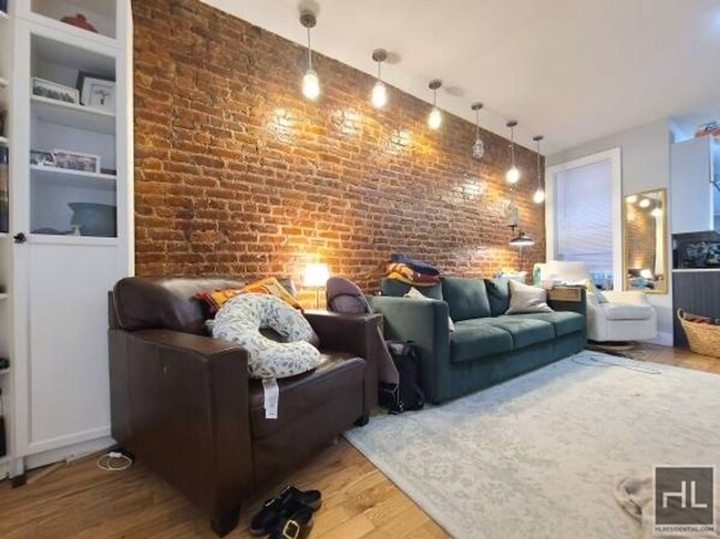 Building Photo - HALSEY STREET LARGE 3BR/Private Backyard/L...
