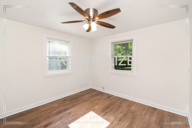 Building Photo - James Street Duplex