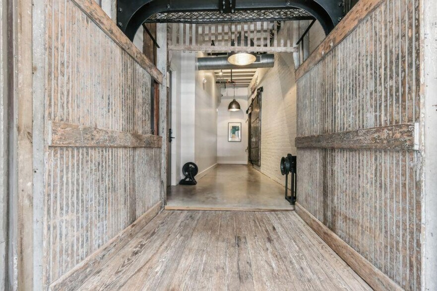 Building Photo - 315 Girod St