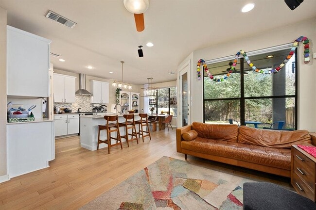 Building Photo - 2819 Corbin Ln