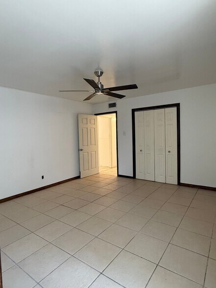Building Photo - 707 W Malone Ave