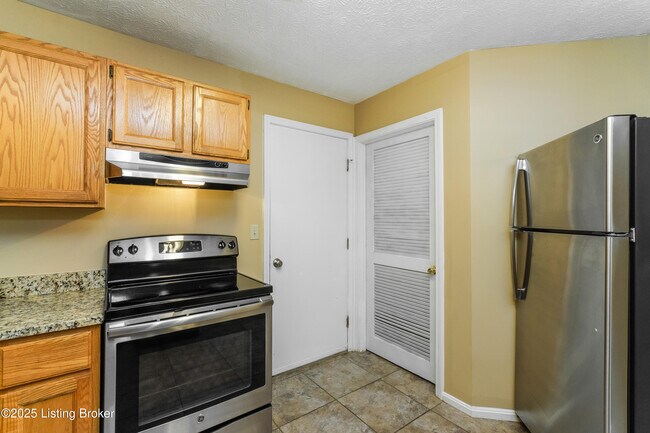 Building Photo - 4005 Chenwood Ln